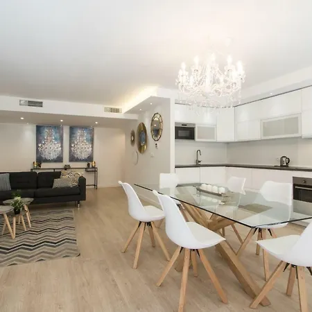 Apartment Stylish *new* In W/ 4 Bedrooms *