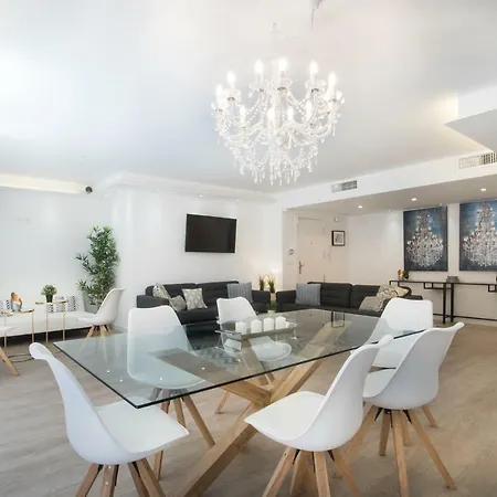 Stylish *new* In W/ 4 Bedrooms Apartment