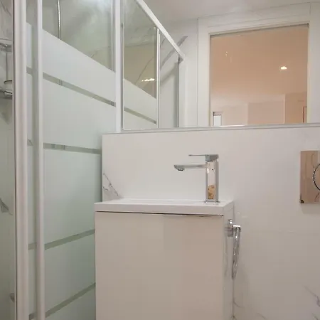 Stylish *new* In W/ 4 Bedrooms