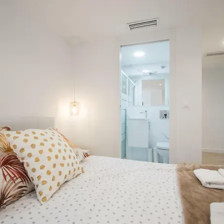 Stylish *new* In W/ 4 Bedrooms Apartment