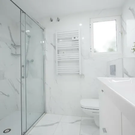 Stylish *new* In W/ 4 Bedrooms Appartement *